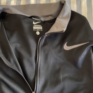 Long sleeve short zip Men’s Nike pullover -very good condition